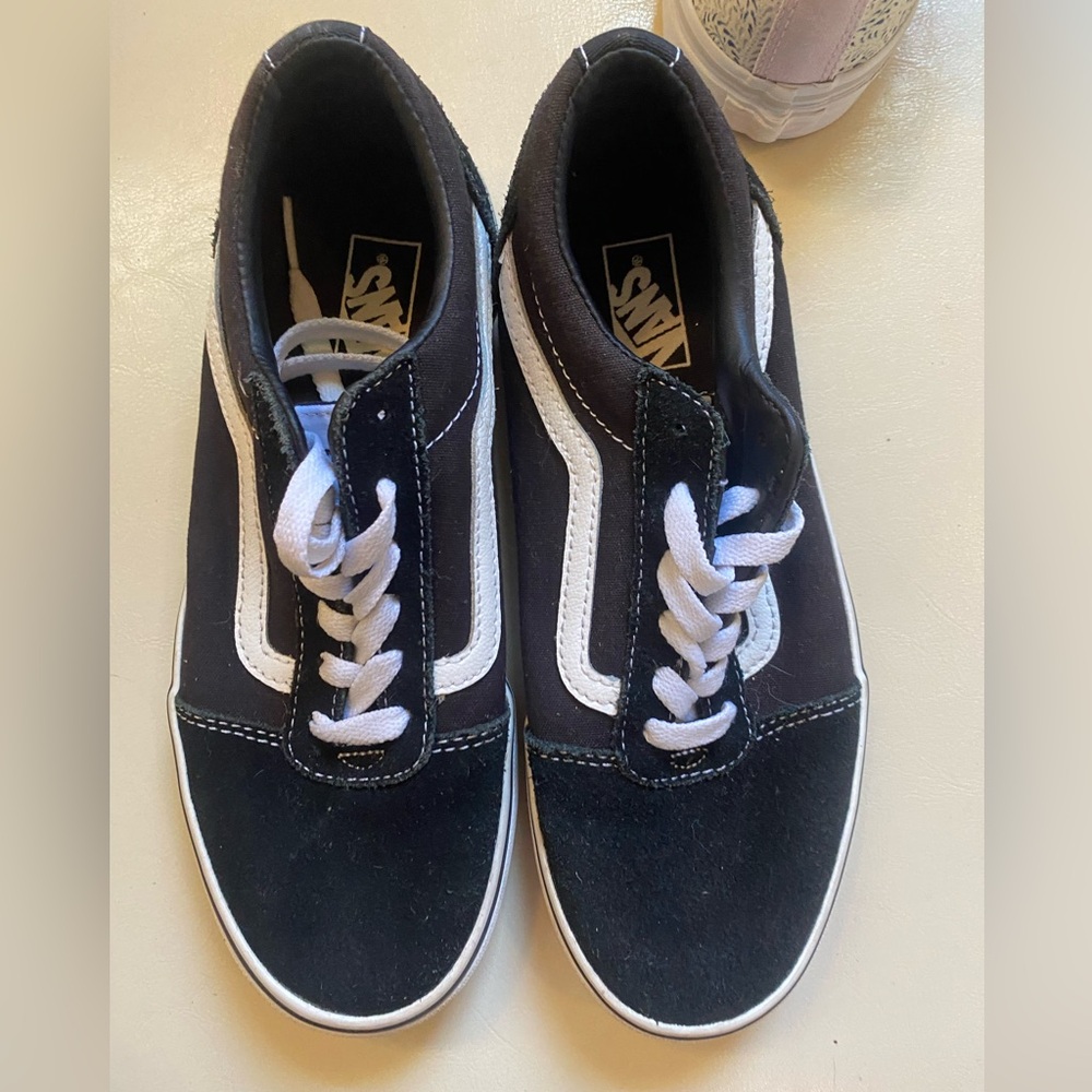 VANS Old Skool shoes size 5.0